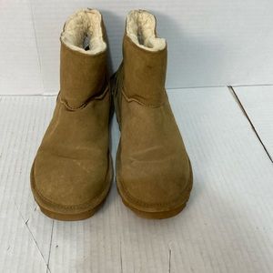 Bear paw Woman Shorty Boot size 9 Tan